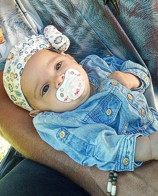 Yuma-tala participe au concours pour gagner de l'argent avec cette photo : baby, beauty, blue, cheek, child, cool, denim, eye, hand, headgear, headwear, jeans, leg, lip, mouth, nose, person, photography, product, skin