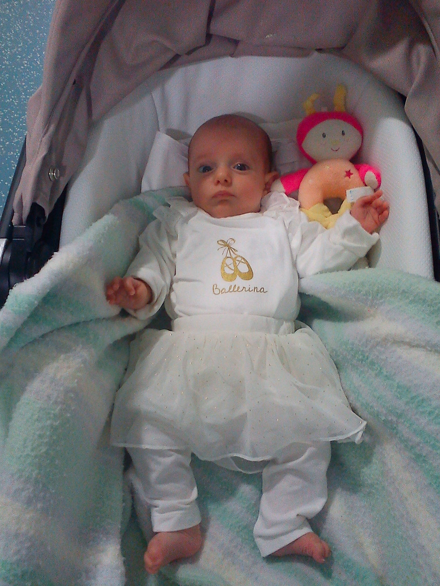 Laulyta participe au concours pour gagner de l'argent avec cette photo : baby, baby_products, child, eye, head, iris, person, product, skin, toddler