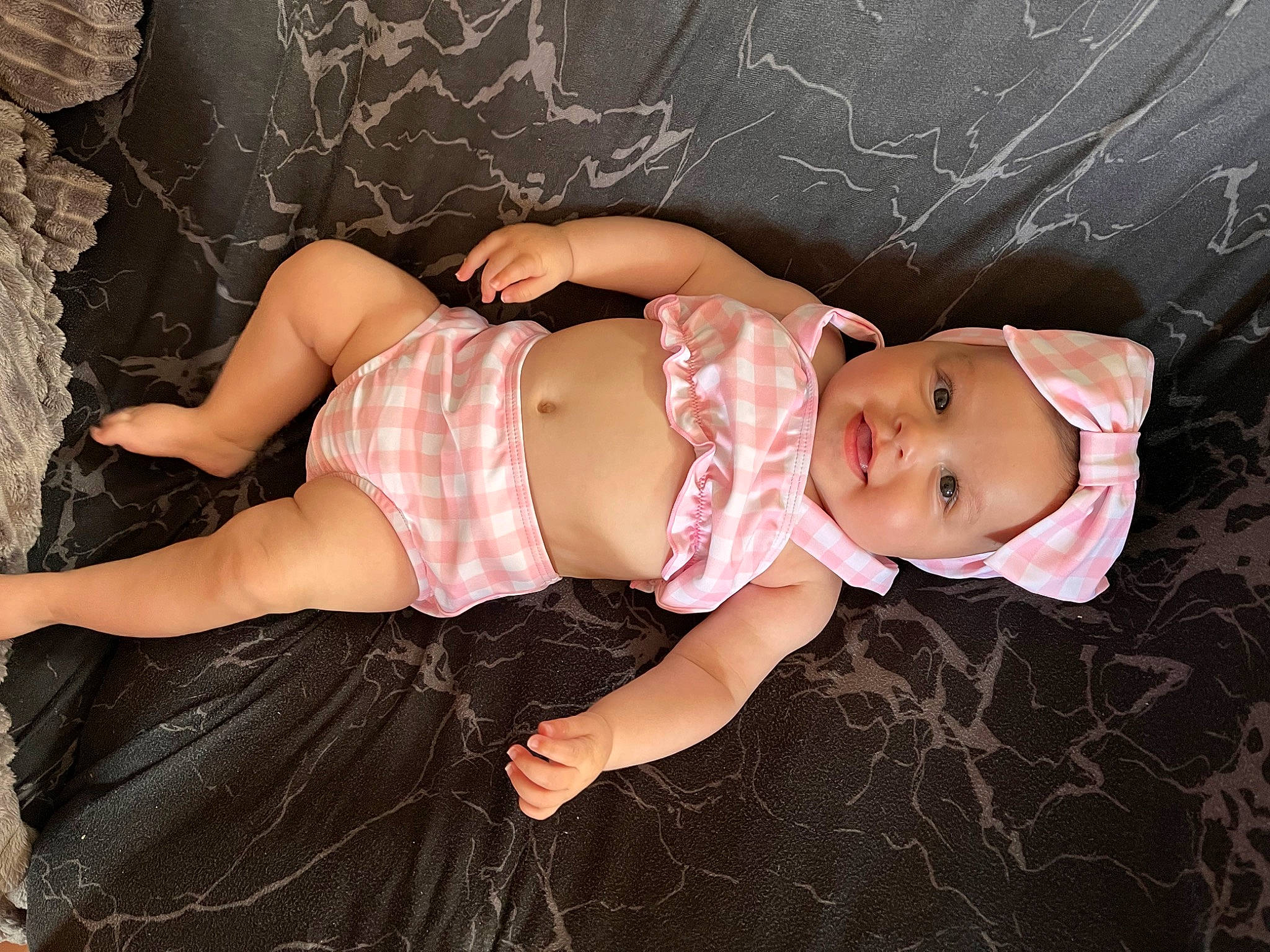 Adilia participe au concours pour gagner de l'argent avec cette photo : abdomen, arm, baby, baby_toddler_clothing, chest, child, finger, flash_photography, fun, hand, headwear, human_body, human_leg, leg, pattern, person, skin, textile, thigh, toddler