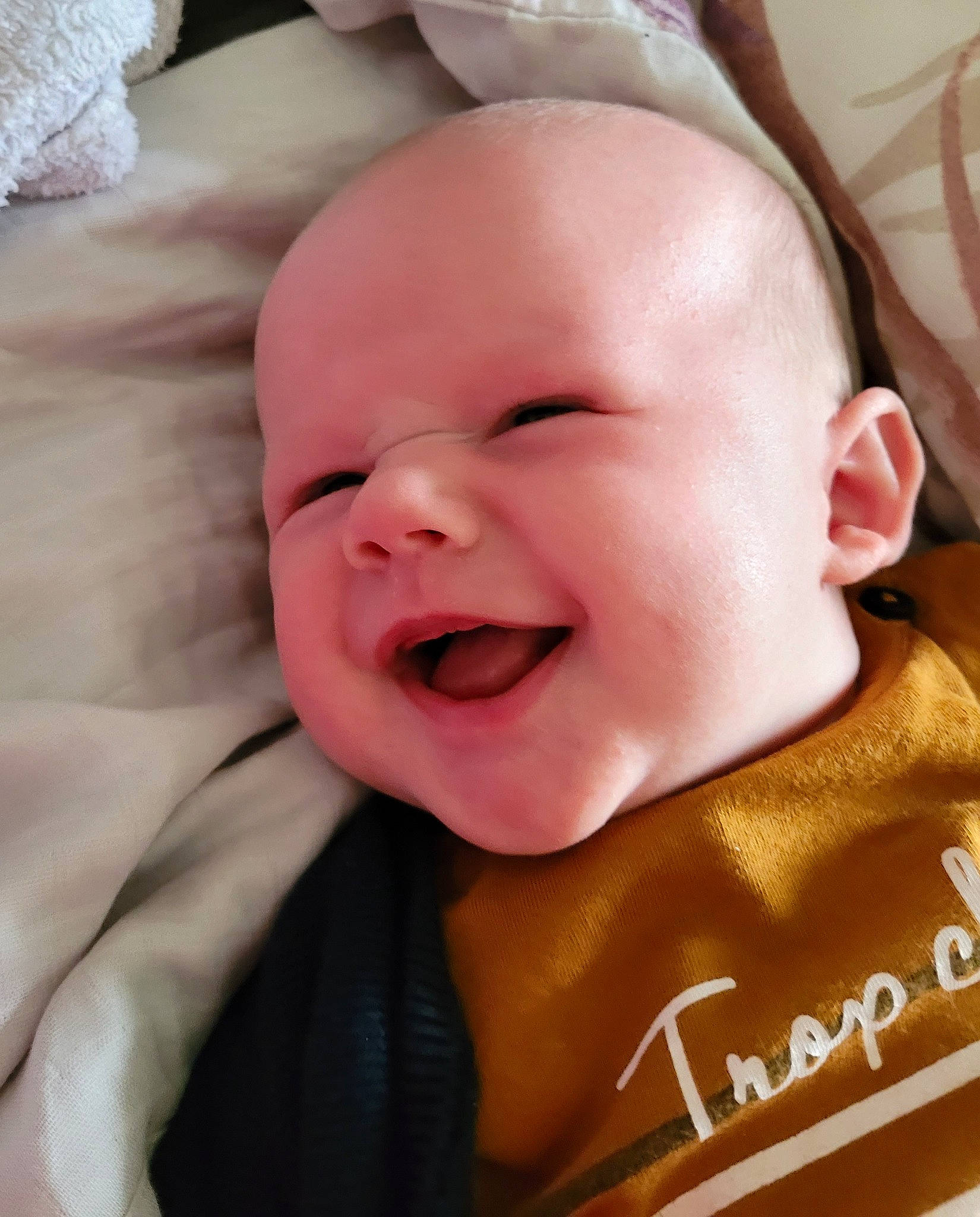 Louis a rejoint le concours — aidez-le/la à gagner de superbes lots ! baby, baby_laughing, baby_toddler_clothing, cheek, chin, eyebrow, face, facial_expression, gesture, happy, head, lip, mouth, nose, person, pink, skin, sleeve, smile, toddler