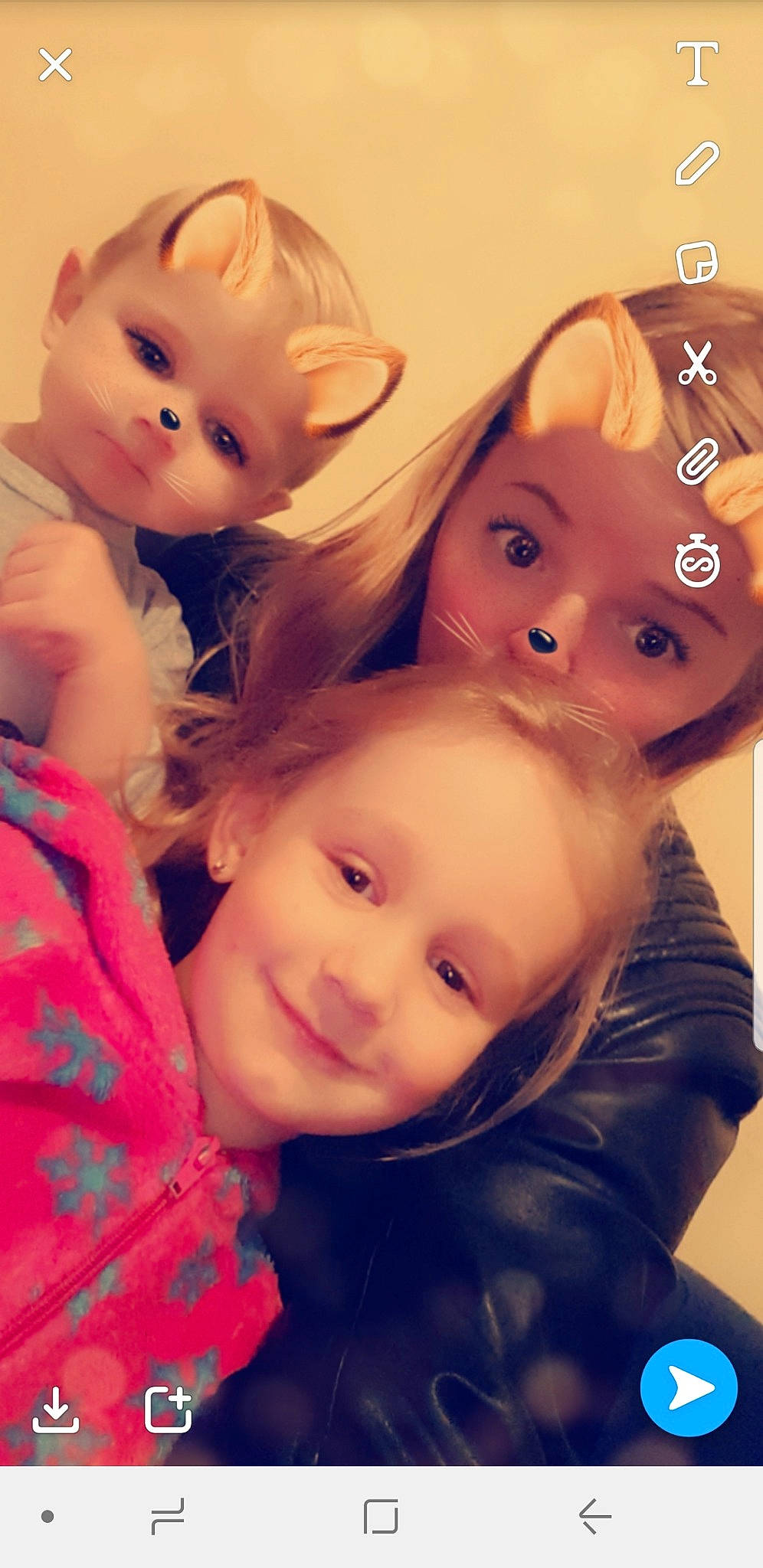 Loanna participe au concours pour gagner de l'argent avec cette photo : child, daughter, doll, eye, friendship, fun, girl, happiness, head, headwear, infant, iris, joy, person, photo_caption, skin, smile, toddler