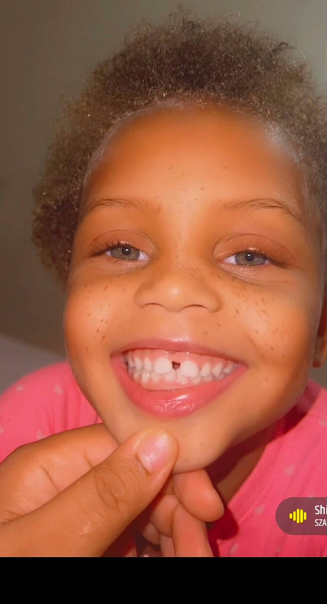 Hoana a rejoint le concours — aidez-le/la à gagner de superbes lots ! cheek, chin, ear, eyebrow, eyelash, face, facial_expression, forehead, hair, hairstyle, head, human_body, jaw, joy, lip, mouth, nose, organ, person, skin