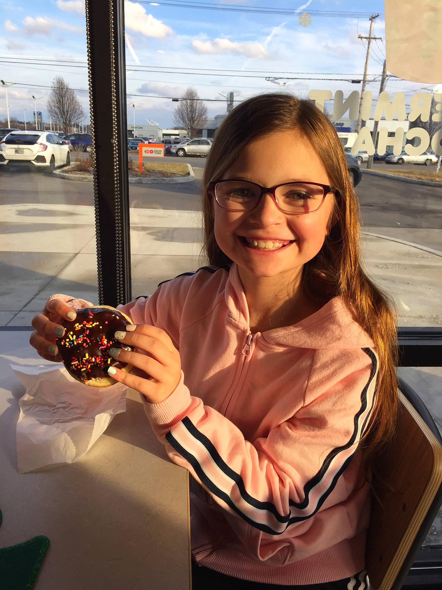 Ariah is registered to the contest to win money with this photo: cuisine, dish, eyewear, food, glasses, joy, person, plant, snack, sunglasses, vacation, vision_care