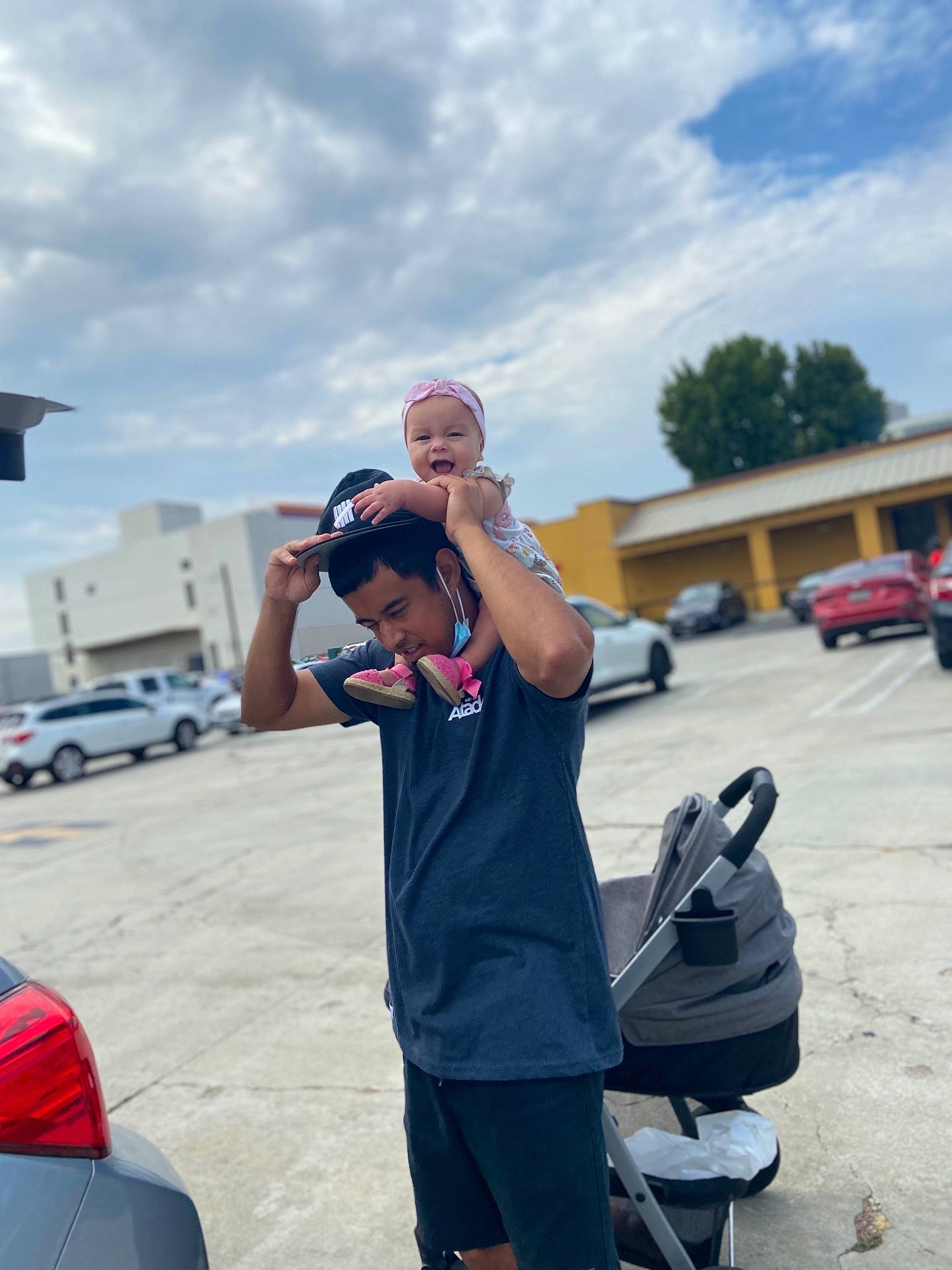 Kiara is registered to the contest to win money with this photo: asphalt, automotive_design, automotive_exterior, car, cloud, electric_blue, event, eyewear, gesture, hat, headwear, land_vehicle, luggage_and_bags, motor_vehicle, person, shorts, sky, tire, travel, truck