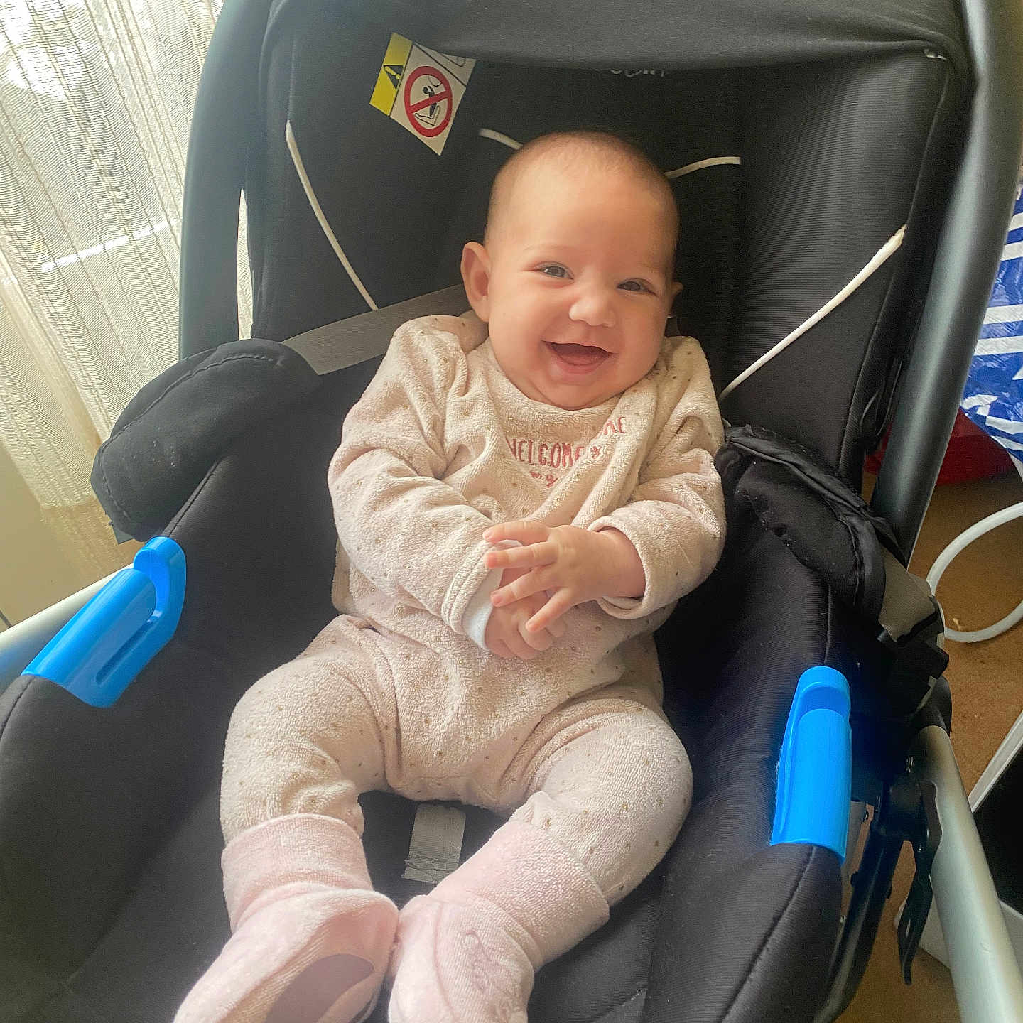 Cataleya participe au concours pour gagner de l'argent avec cette photo : accessories, baby, babylaughing, chair, clothing, cushion, face, furniture, happy, head, homedecor, hosiery, laughing, pants, person, photography, portrait, sitting, smile, sock