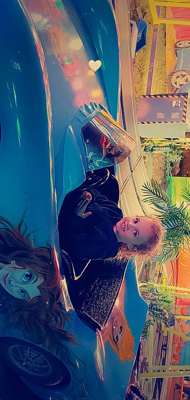 Mayanna participe au concours pour gagner de l'argent avec cette photo : art, artist, cg_artwork, cool, electric_blue, fiction, fictional_character, fun, graphics, happy, hat, illustration, joy, mural, organism, pattern, person, plant, snapshot, tints_and_shades