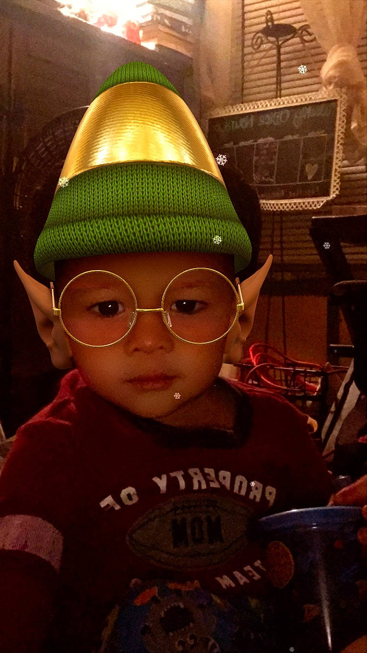 Mono is registered to the contest to win money with this photo: cap, child, cool, eyewear, fictional_character, glasses, green, hat, head, headgear, headwear, person, personal_protective_equipment, photography, sunglasses, toddler, vision_care
