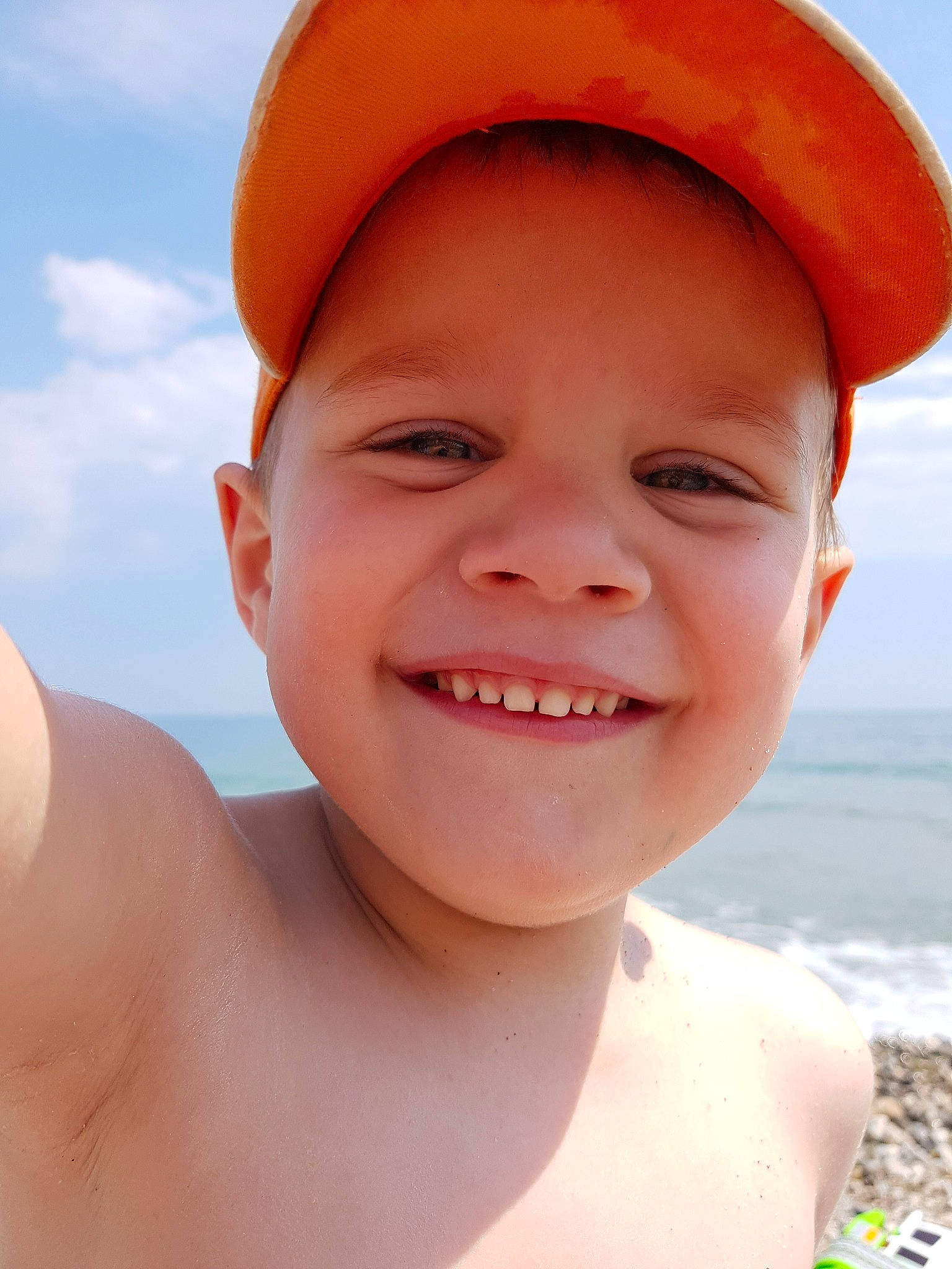 Baptiste a rejoint le concours — aidez-le/la à gagner de superbes lots ! cheek, child, chin, face, facial_expression, forehead, fun, happy, hat, head, headgear, jaw, joy, lip, mouth, muscle, neck, nose, person, skin