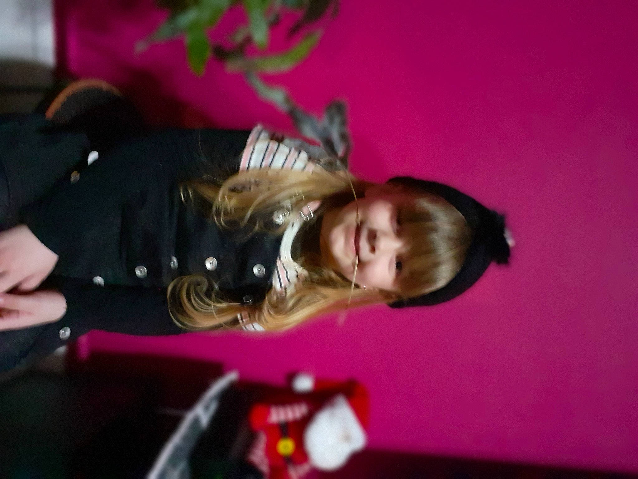 Léna participe au concours pour gagner de l'argent avec cette photo : child, event, fun, joy, magenta, person, pink, room, smile, toddler