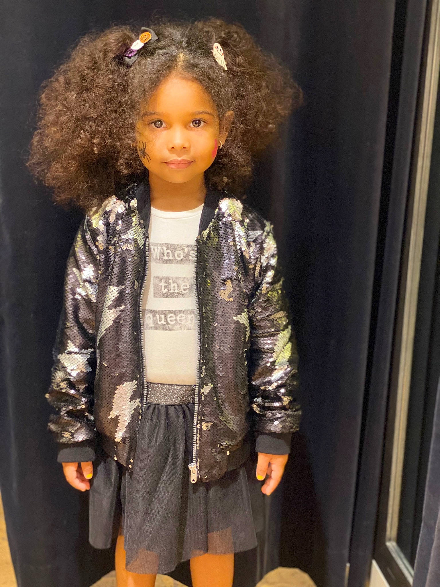 Kehlanie a rejoint le concours — aidez-le/la à gagner de superbes lots ! afro, artificial_hair_integrations, barbie, black, button, denim, doll, fashion_accessory, fashion_design, fur, fur_clothing, jewellery, jheri_curl, joy, pattern, person, ringlet, shorts, sleeve, toy