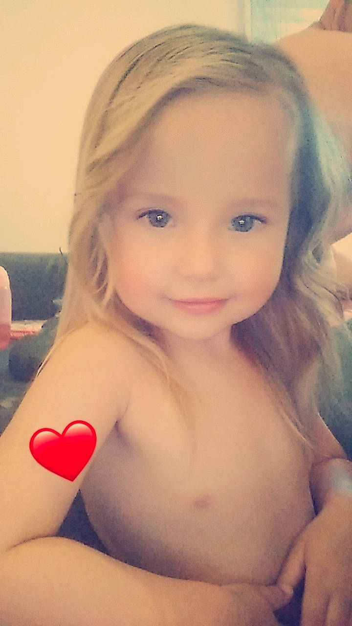 Paloma participe au concours pour gagner de l'argent avec cette photo : black_hair, cheek, chest, chin, cool, eye, eyebrow, eyelash, flash_photography, hair, happy, human_body, joy, lip, mouth, muscle, neck, nose, person, shoulder