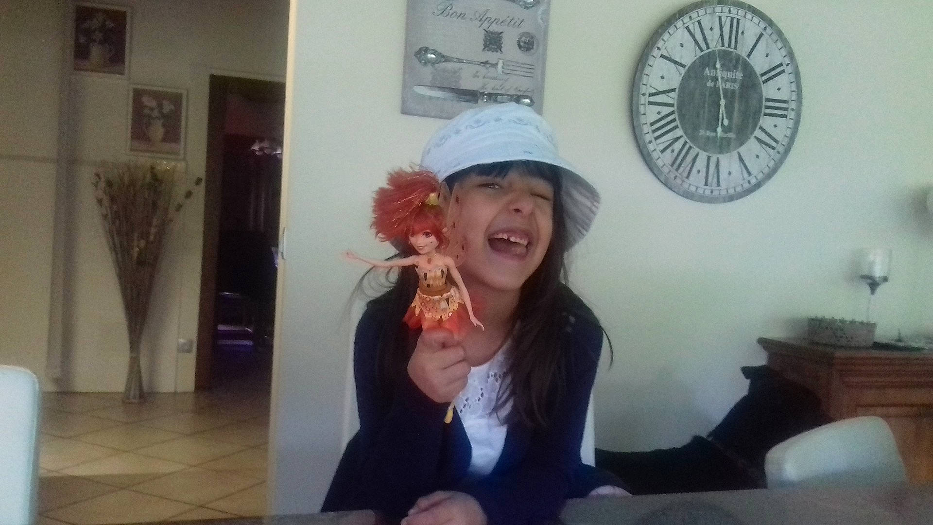 Rachel a rejoint le concours — aidez-le/la à gagner de superbes lots ! headwear, joy