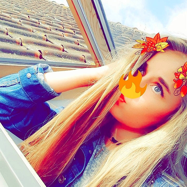 Kim a rejoint le concours — aidez-le/la à gagner de superbes lots ! beauty, blond, blue, cool, doll, eye, fashion_accessory, hair, hair_coloring, lip, long_hair, person, photography, pink, selfie, skin, sky, summer, sunlight, toy