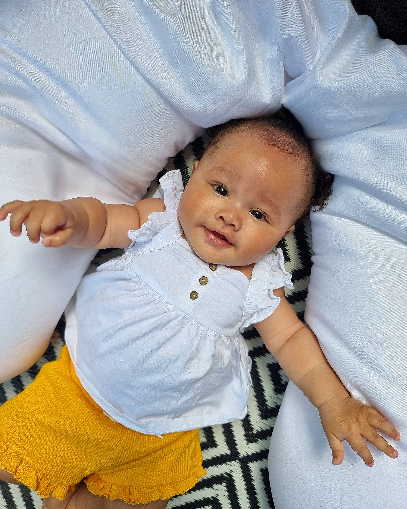 Nelya participe au concours pour gagner de l'argent avec cette photo : arm, baby, baby_products, baby_toddler_clothing, cheek, child, comfort, finger, flash_photography, fun, happy, linens, person, sitting, skin, sleeve, smile, t_shirt, textile, toddler