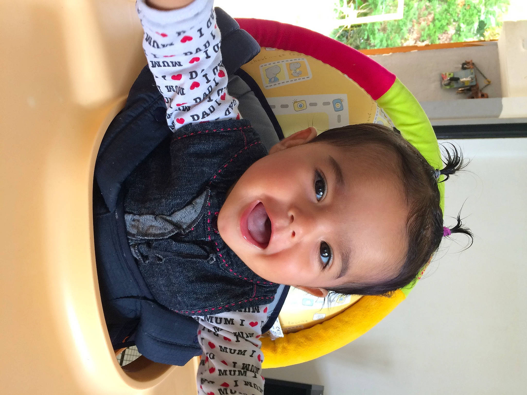 Maewen participe au concours pour gagner de l'argent avec cette photo : baby, baby_products, baby_toddler_clothing, cap, cheek, child, costume_hat, eyelash, fashion_accessory, fun, hair_accessory, happy, hat, houseplant, leisure, person, smile, toddler, vacation