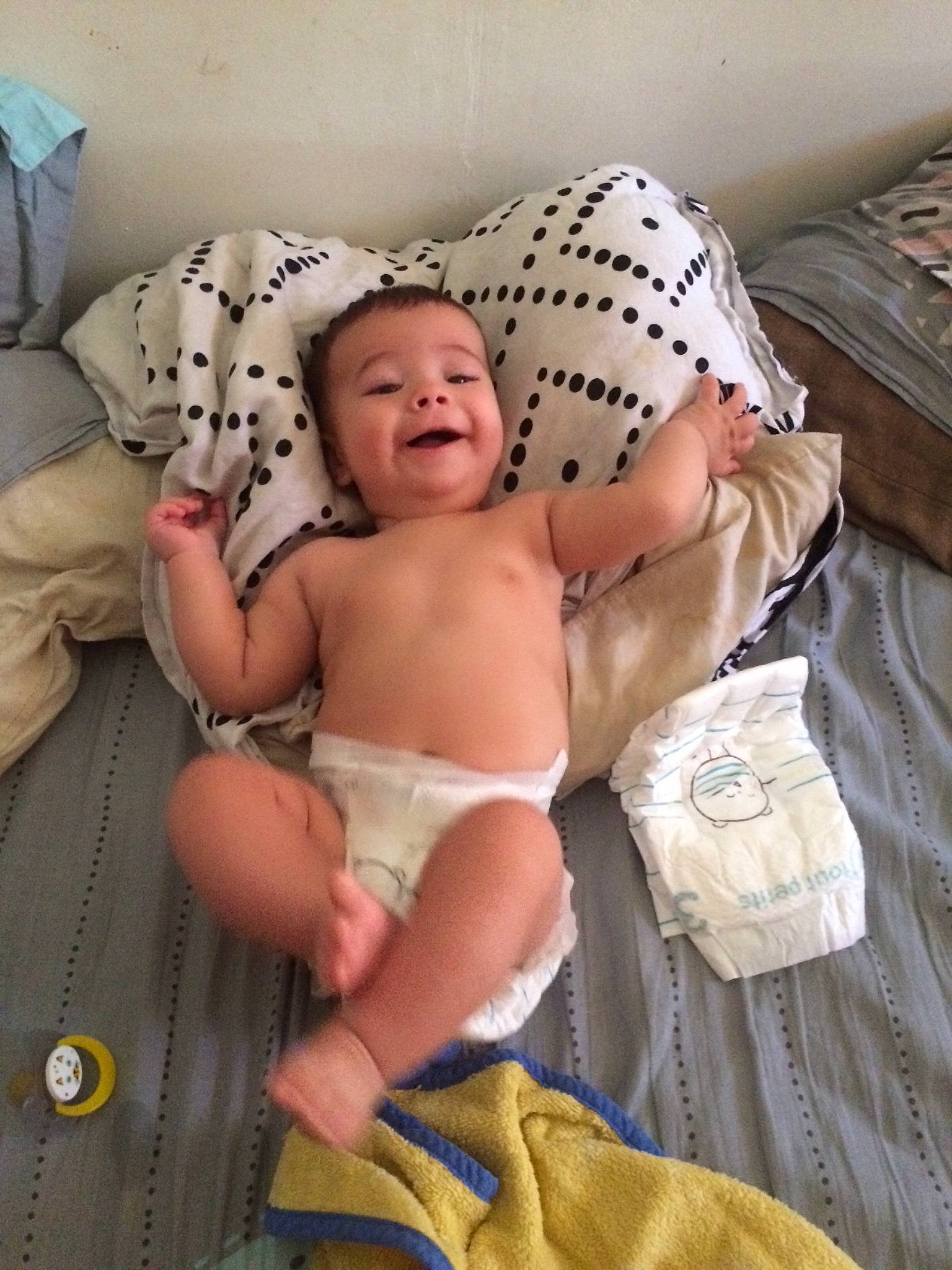 Djino participe au concours pour gagner de l'argent avec cette photo : baby, child, person