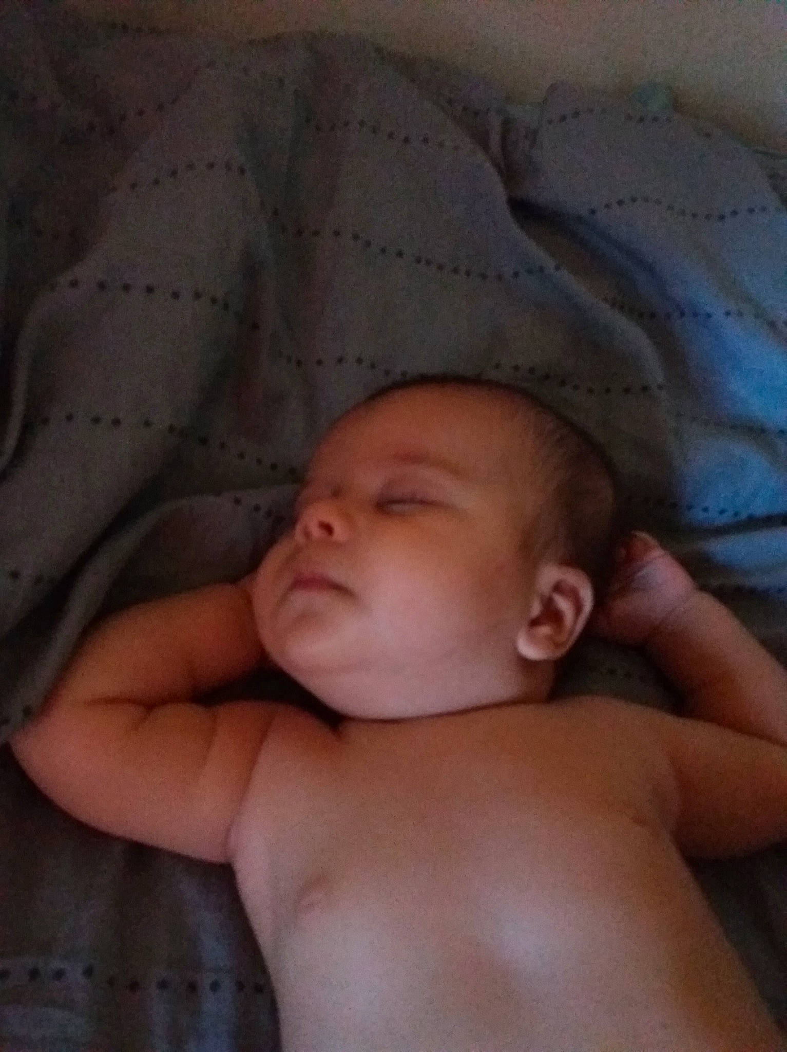 Djino a rejoint le concours — aidez-le/la à gagner de superbes lots ! baby, bedtime, cheek, child, face, hand, head, lip, mouth, muscle, neck, nose, person, skin, sleep, stomach, toddler