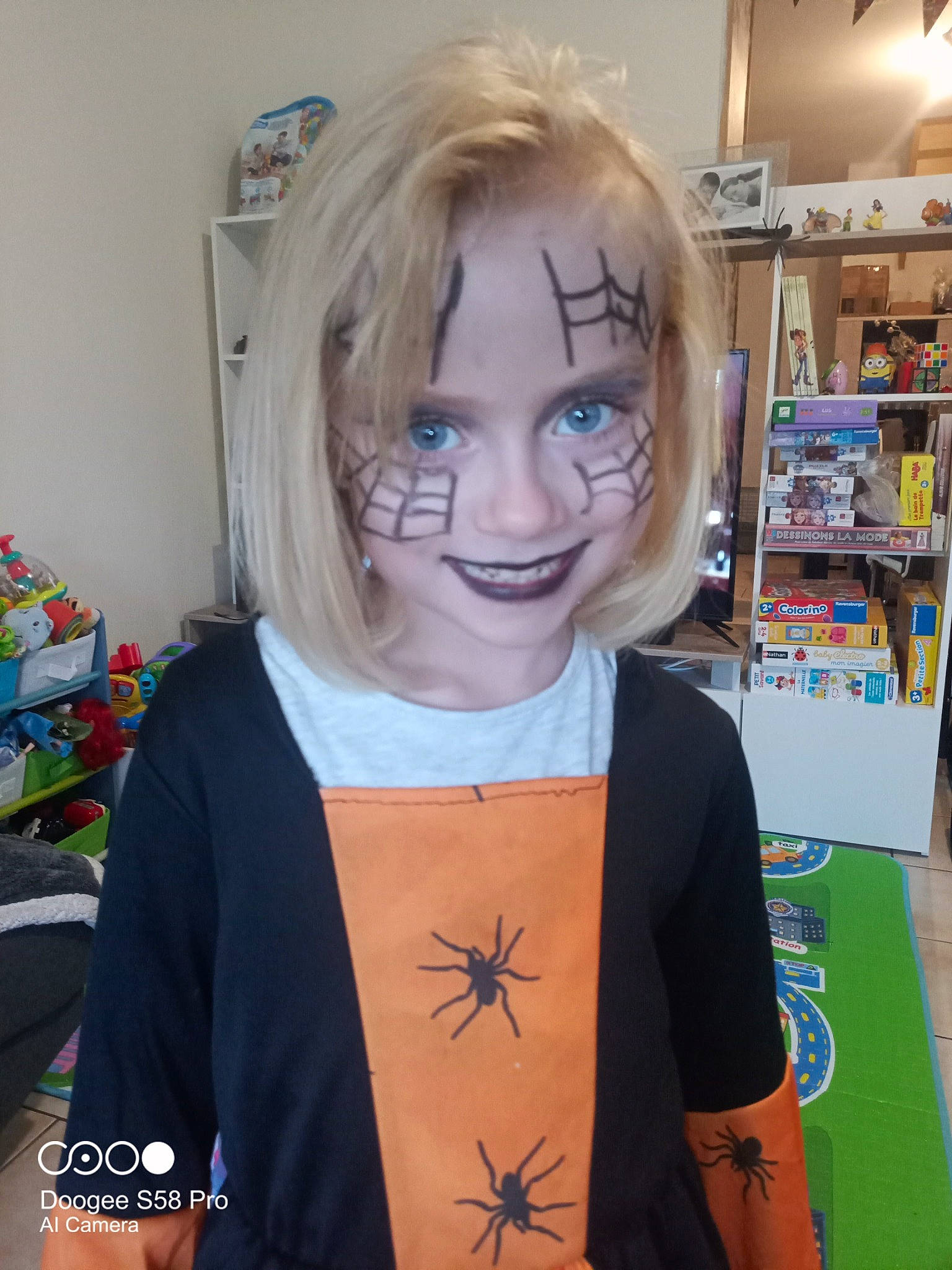 Julia Delattre participe au concours pour gagner de l'argent avec cette photo : animation, art, artist, costume, event, eyewear, facial_expression, fashion_design, fiction, fictional_character, fun, hair_coloring, joy, mouth, person, publication, shelf, shelving, sleeve, smile