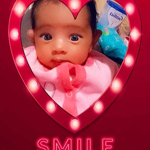 Kendra a rejoint le concours — aidez-le/la à gagner de superbes lots ! circle, doll, event, eyelash, facial_expression, font, happy, heart, holiday, human_body, lip, love, magenta, material_property, ornament, pink, red, souvenir, sweetness, toy