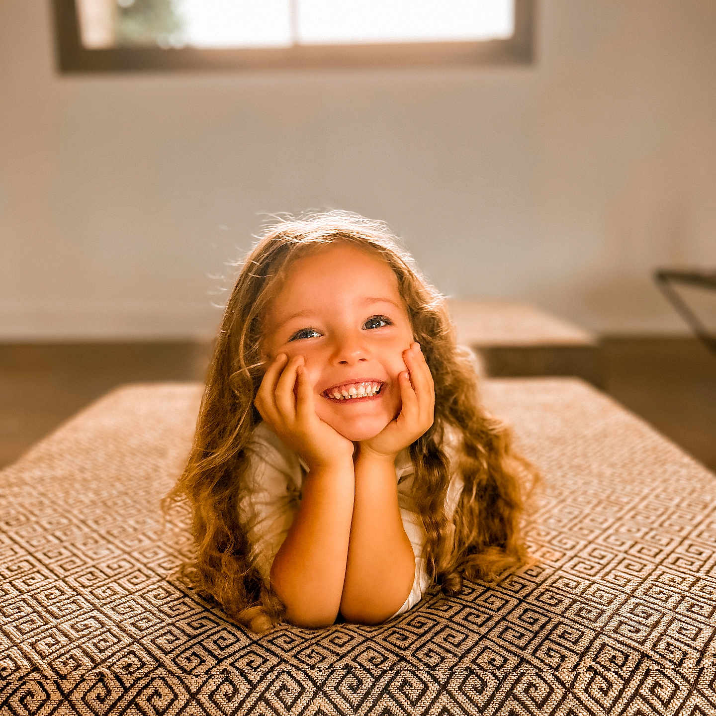 Roxanne participe au concours pour gagner de l'argent avec cette photo : baby, babylaughing, blonde, child, dimples, face, female, girl, hair, happy, head, laughing, person, photography, portrait, smile, spa, student