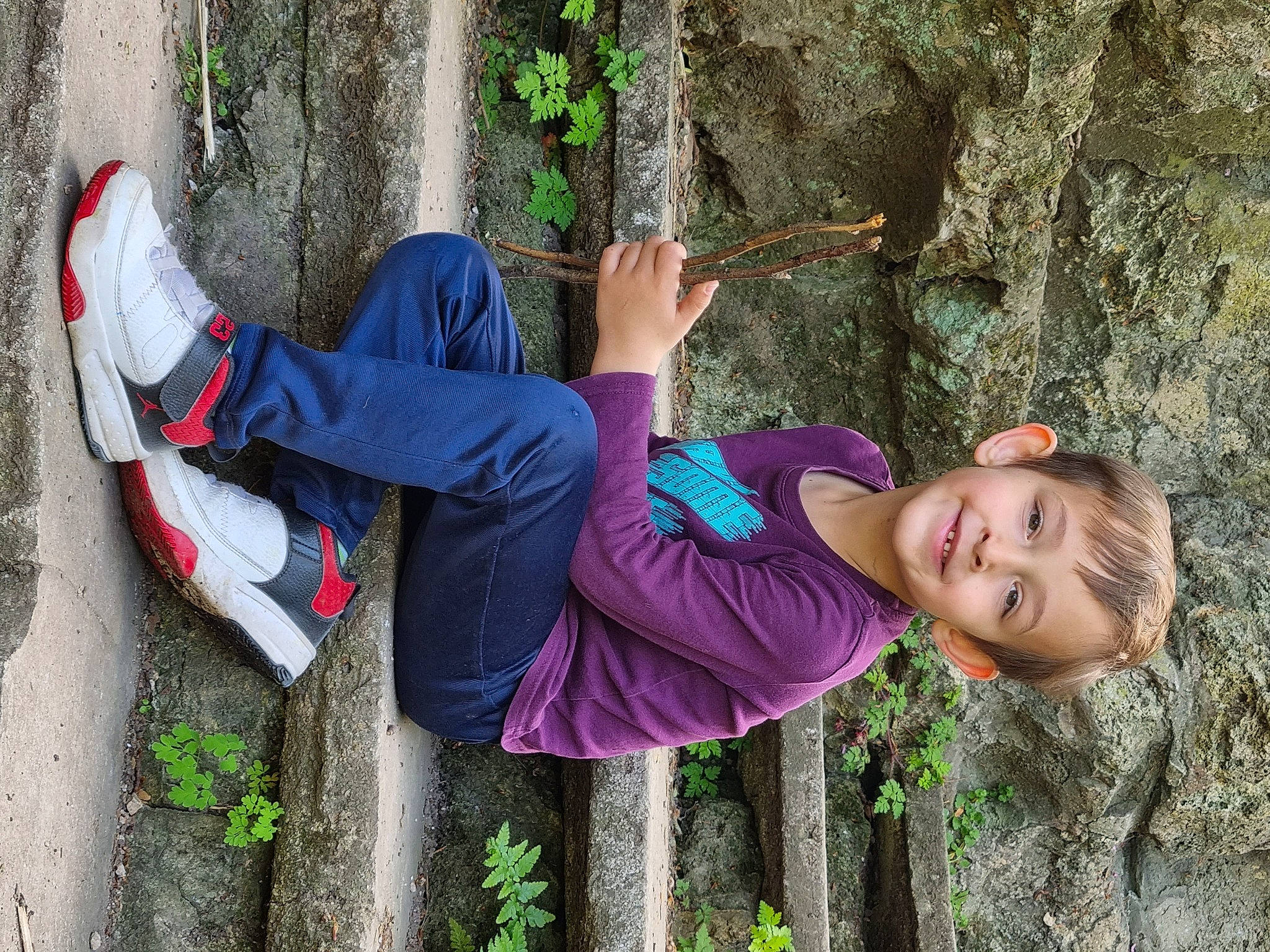 Ethan participe au concours pour gagner de l'argent avec cette photo : adventure, child, electric_blue, fun, grass, happy, joint, joy, leisure, nature, organism, people_in_nature, person, plant, recreation, sitting, smile, sneakers, spring, tree