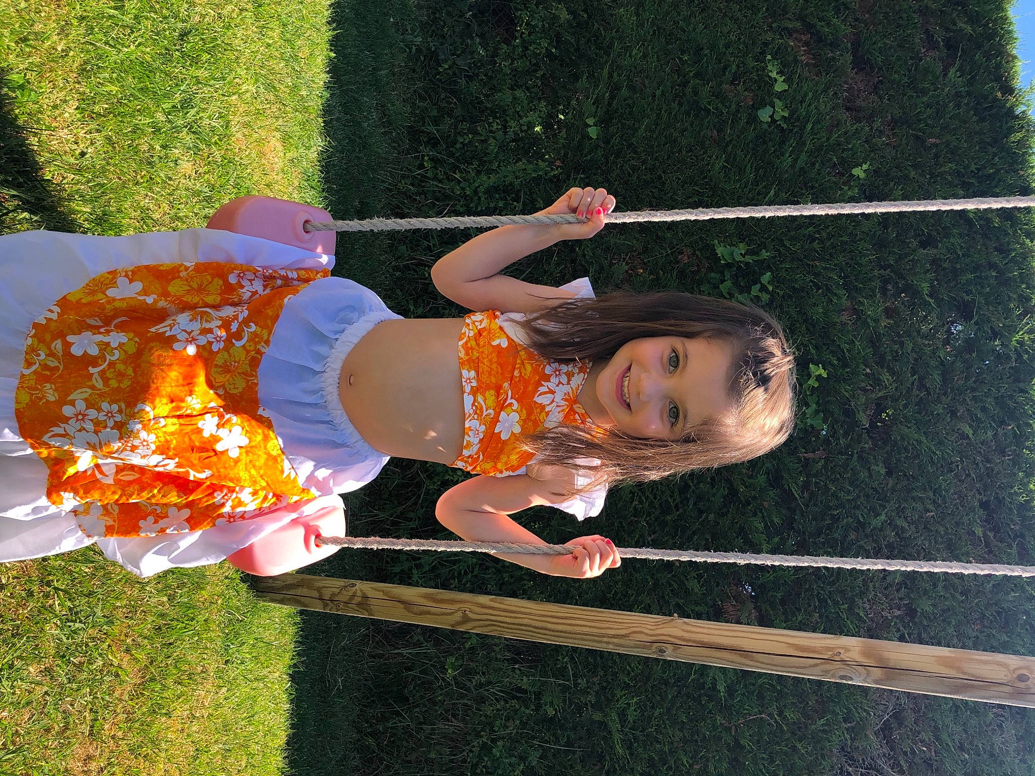 Lucy a rejoint le concours — aidez-le/la à gagner de superbes lots ! child, fun, garden, grass, happy, joy, lawn_ornament, leisure, people_in_nature, person, plant, recreation, smile, thigh, toddler, tree, water