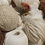 Akira a rejoint le concours — aidez-le/la à gagner de superbes lots ! cat, sleeping, yarn, balls_of_yarn, white, cream, brown, soft, cozy, nap, feline, pet, knitting, wool, texture, closeup, indoor, resting, cute, animal