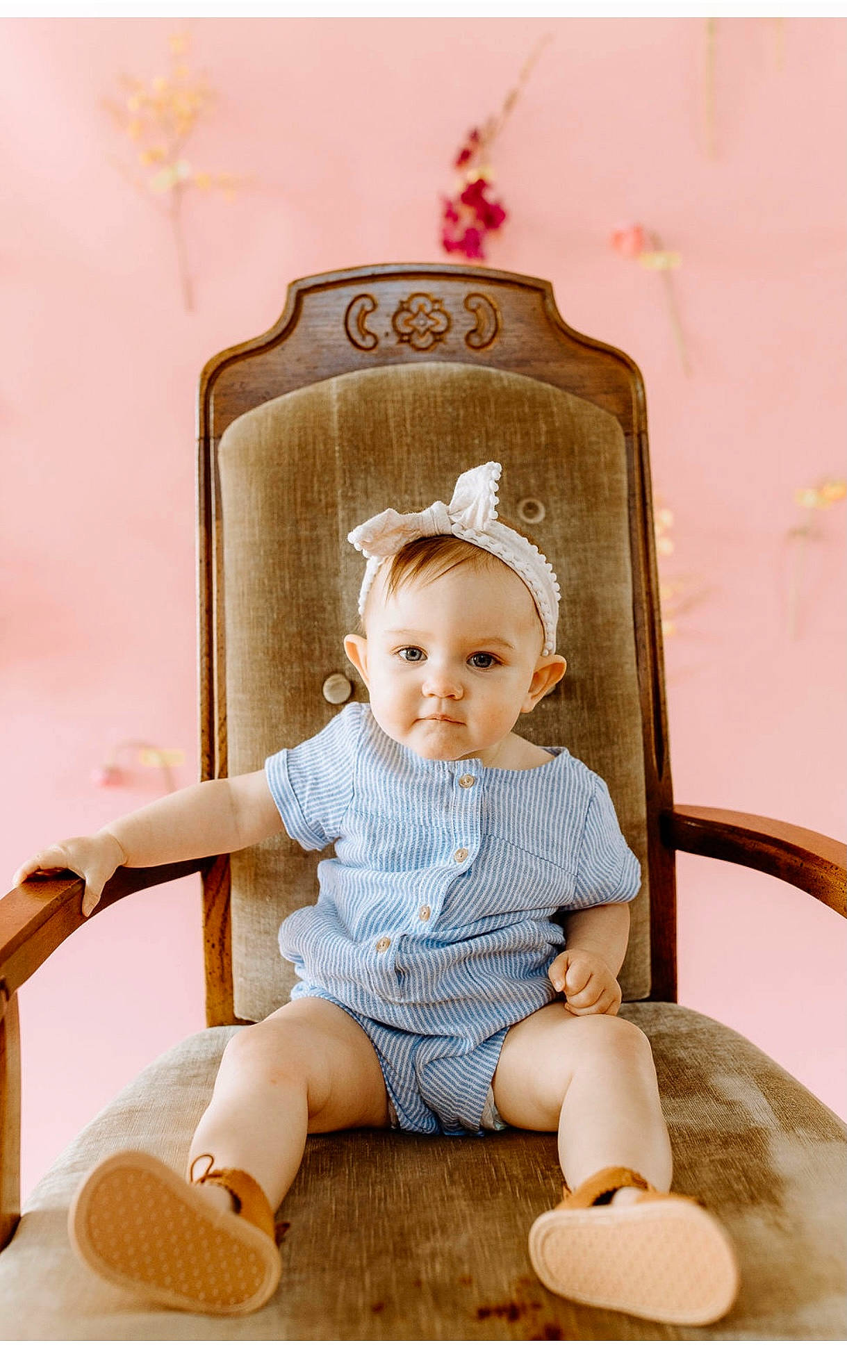 Isla is registered to the contest to win money with this photo: baby, baby_toddler_clothing, chair, child, comfort, fashion_accessory, furniture, happy, head, human_leg, knee, person, product, room, shorts, sitting, sleeve, smile, sock, thigh