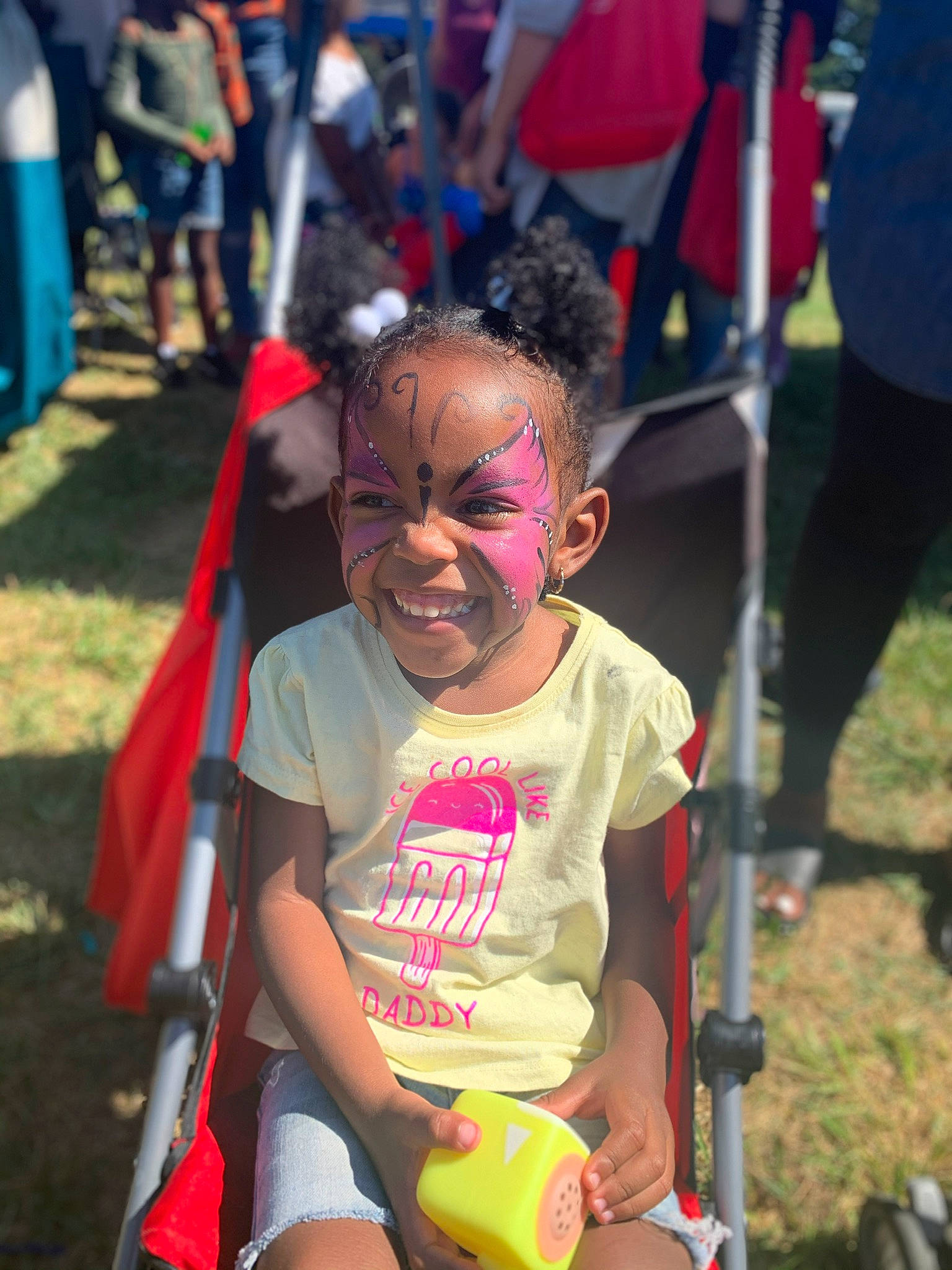 Amaria is registered to the contest to win money with this photo: child, community, crowd, event, fun, happy, joy, leisure, people, person, plant, recreation, smile, style, summer, toddler, tree, vacation