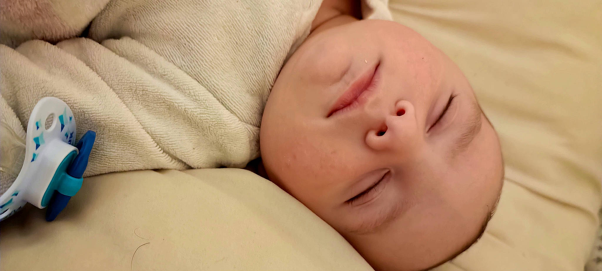 Diego a rejoint le concours — aidez-le/la à gagner de superbes lots ! baby, baby_sleeping, bedtime, cheek, child, chin, comfort, eyebrow, eyelash, face, finger, happy, lip, mammal, mouth, neck, nose, person, skin, toddler