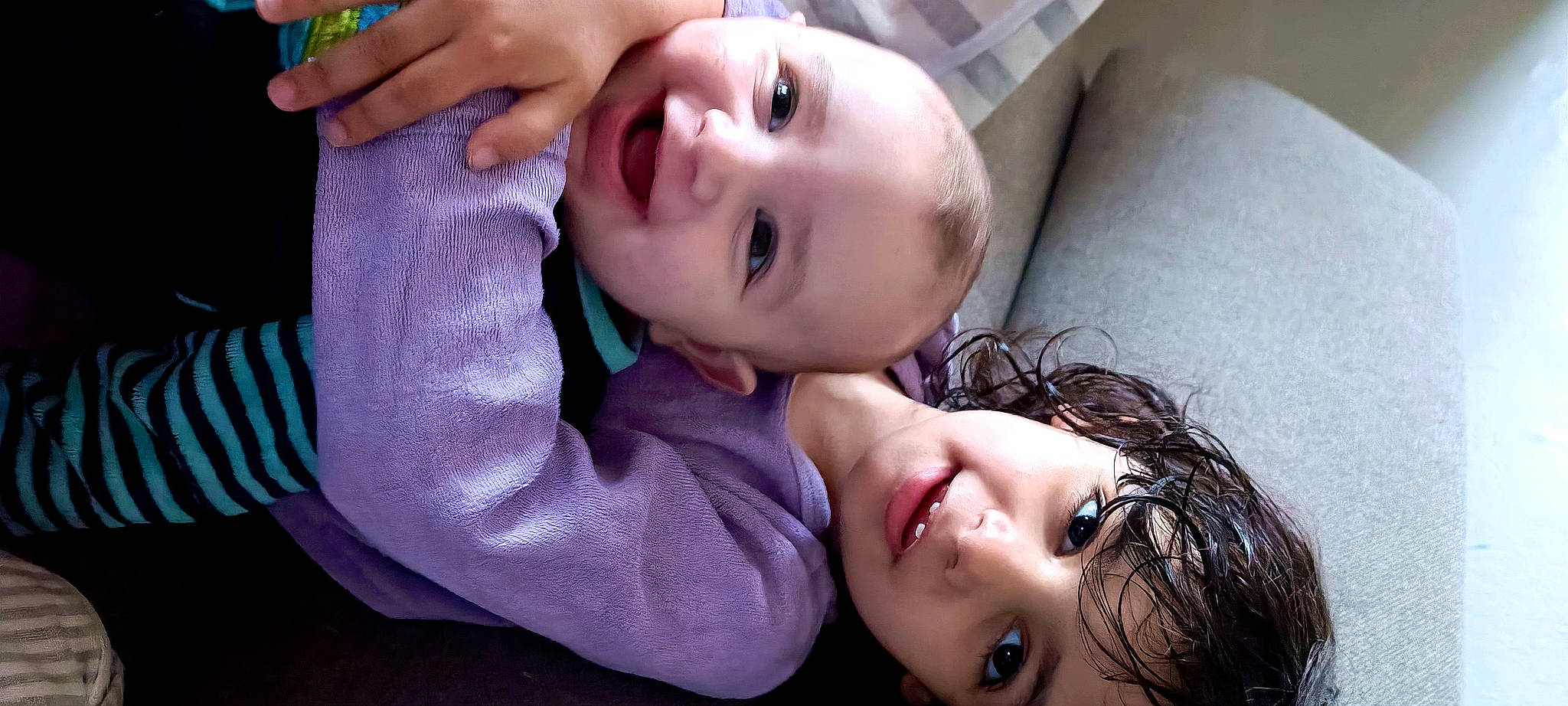 Diego participe au concours pour gagner de l'argent avec cette photo : cheek, chin, eye, eyebrow, eyelash, face, forehead, hand, happy, iris, jaw, joy, lip, mouth, neck, nose, organ, person, plant, purple