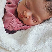 éléa participe au concours pour gagner de l'argent avec cette photo : baby, newborn, sleeping, blanket, pink_clothing, soft_texture, closeup, face, peaceful, cozy, infant, cute, resting, indoors, child, portrait, warm, comfort, head, skin