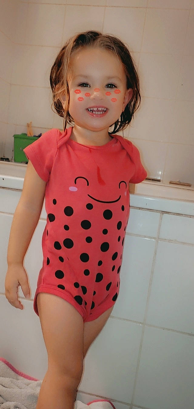 Lyloo participe au concours pour gagner de l'argent avec cette photo : arm, baby_toddler_clothing, clothing, dress, facial_expression, hand, head, joint, joy, neck, one_piece_garment, orange, outerwear, person, pink, shoulder, skin, sleeve, smile, standing