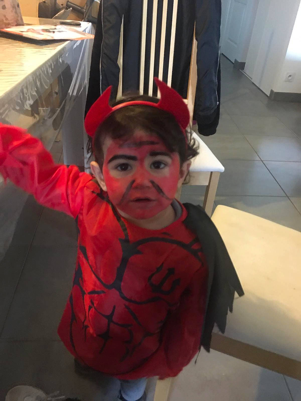 Tyno a rejoint le concours — aidez-le/la à gagner de superbes lots ! child, costume, fictional_character, hat, head, headgear, person, red, toddler