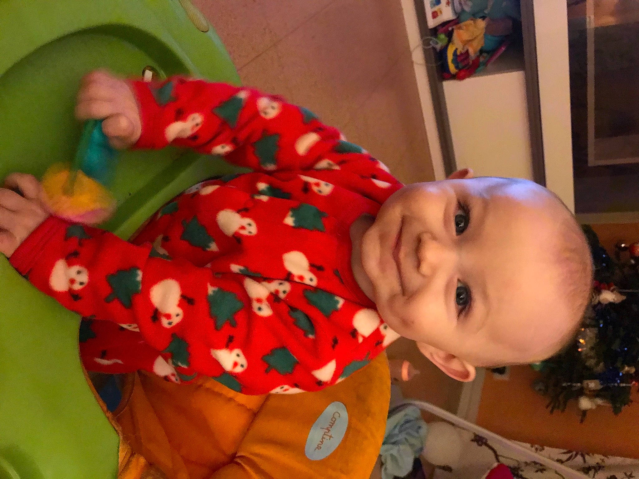 Joey participe au concours pour gagner de l'argent avec cette photo : baby, baby_toddler_clothing, cheek, christmas, christmas_decoration, joy, nightwear, pajamas, person, picture_frame, toddler