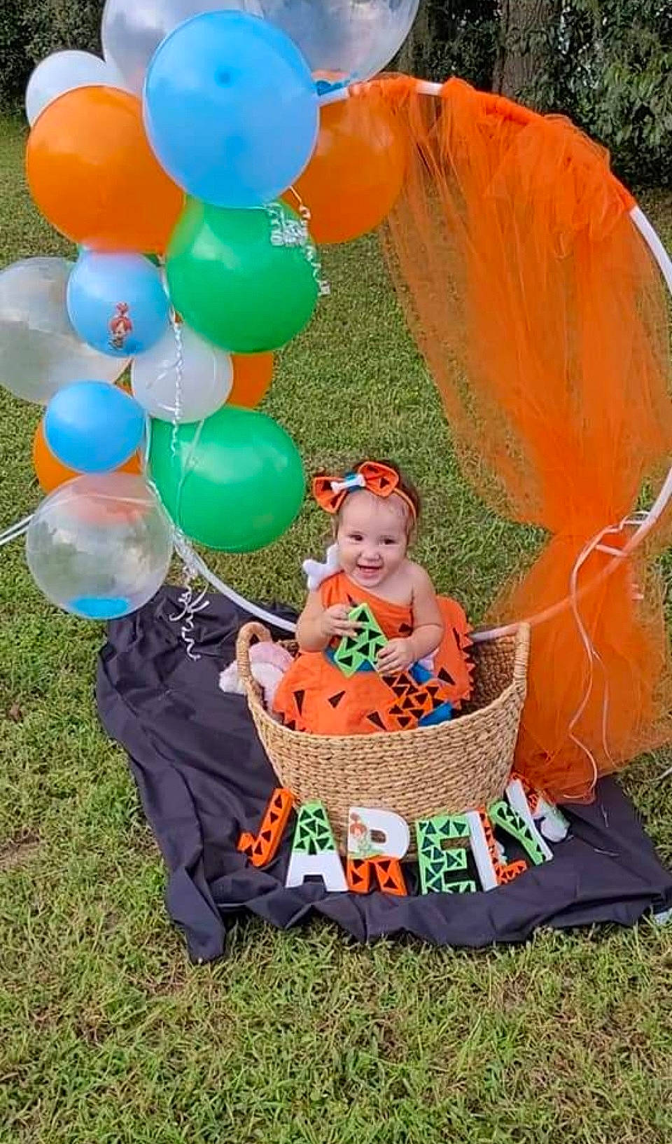 Jarelys is registered to the contest to win money with this photo: art, baby_toddler_clothing, balloon, chair, child, event, fun, grass, happy, hat, joy, lawn, leisure, natural_environment, organ, people_in_nature, person, recreation, summer, sun_hat