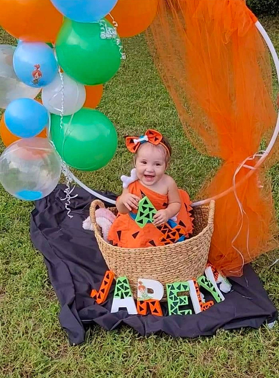Jarelys is registered to the contest to win money with this photo: baby, baby_toddler_clothing, balloon, basket, chair, event, fun, grass, happy, hat, joy, lawn, leisure, natural_environment, nature, people_in_nature, person, recreation, smile, summer
