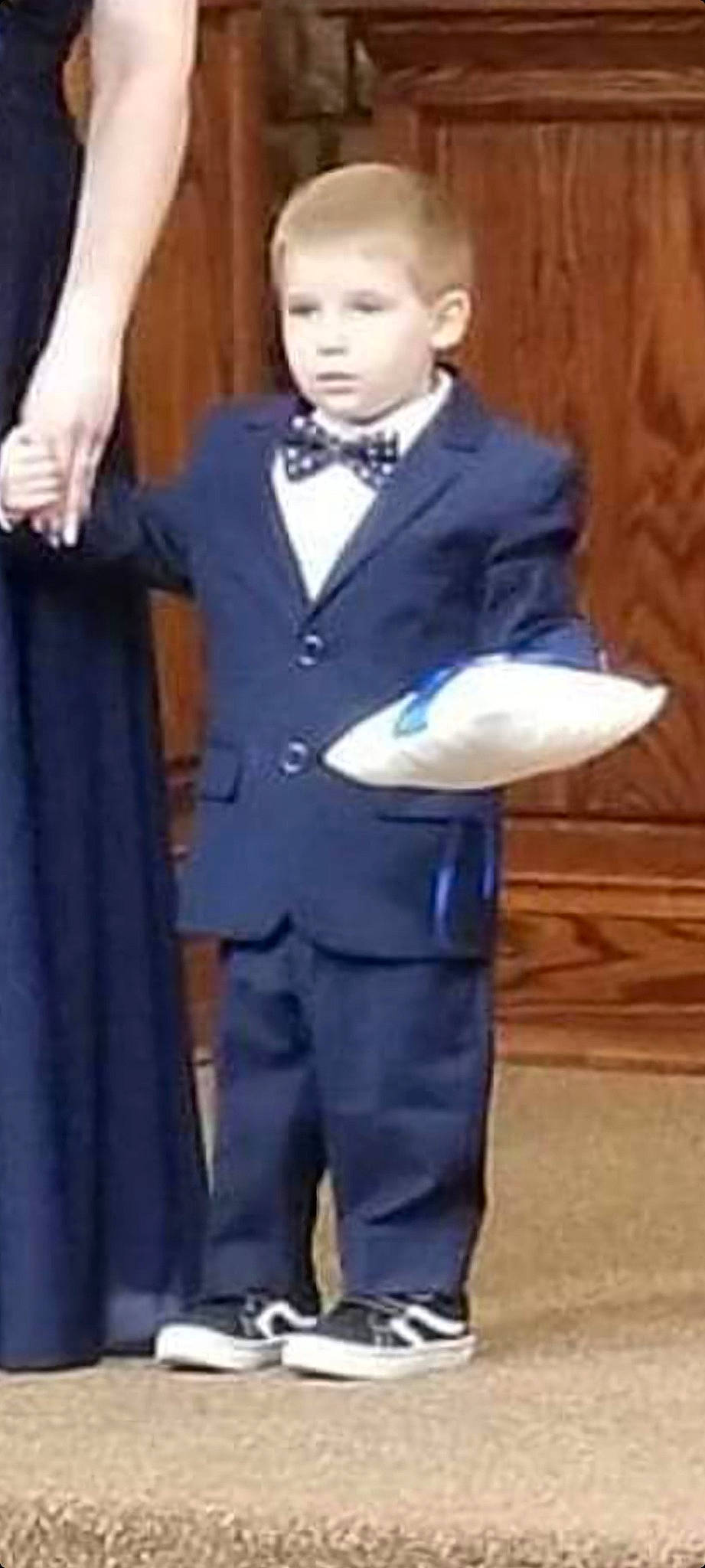 Lance is registered to the contest to win money with this photo: arm, art, blazer, bow_tie, clothing, collar, dress_shirt, electric_blue, event, formal_wear, gesture, leg, outerwear, person, school_uniform, sleeve, suit, thumb, tie, trousers