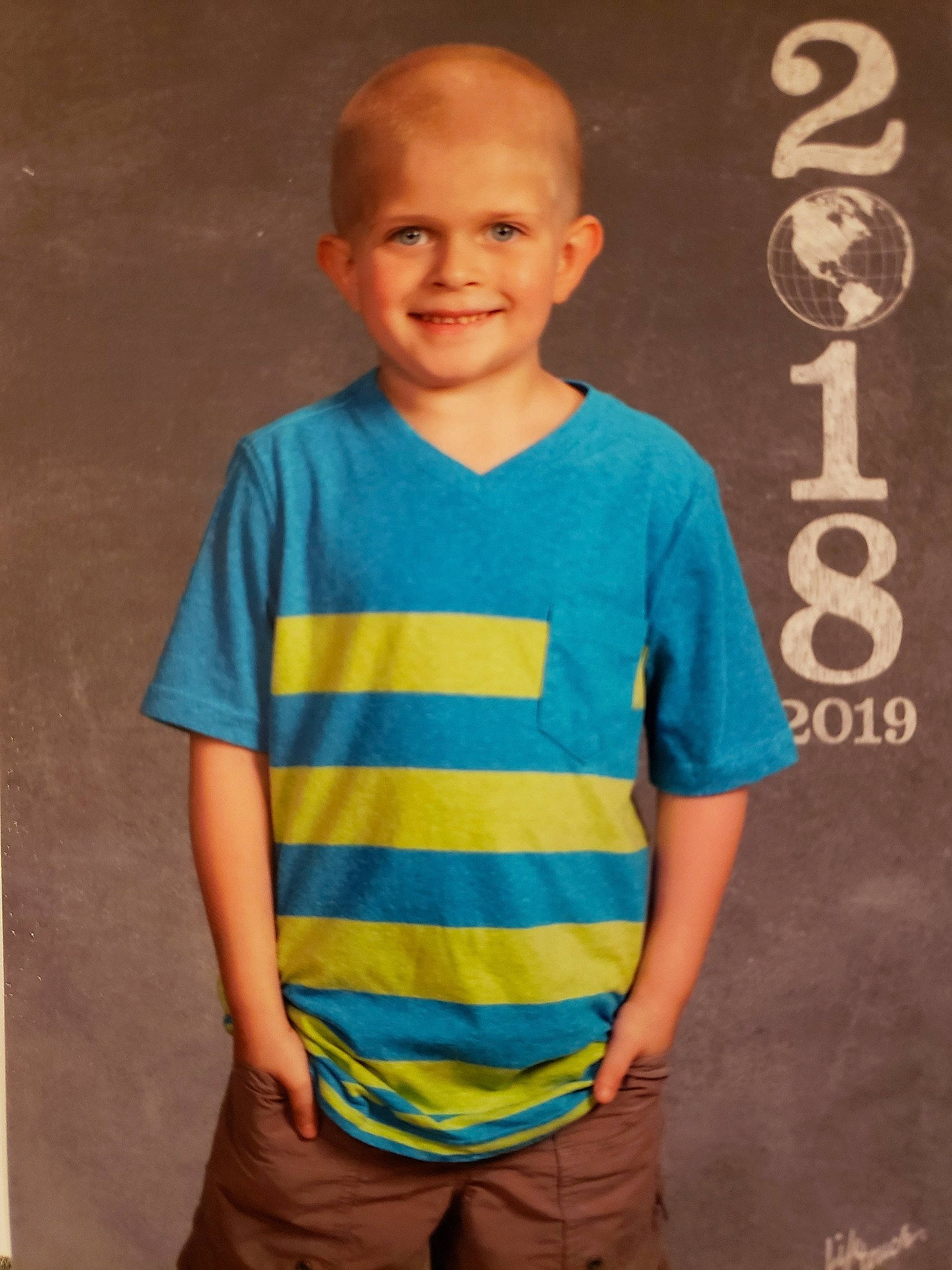 Blade is registered to the contest to win money with this photo: blue, boy, child, clothing, cool, day, facial_expression, green, joy, neck, outerwear, person, product, shirt, shoulder, sleeve, smile, standing, t_shirt, textile