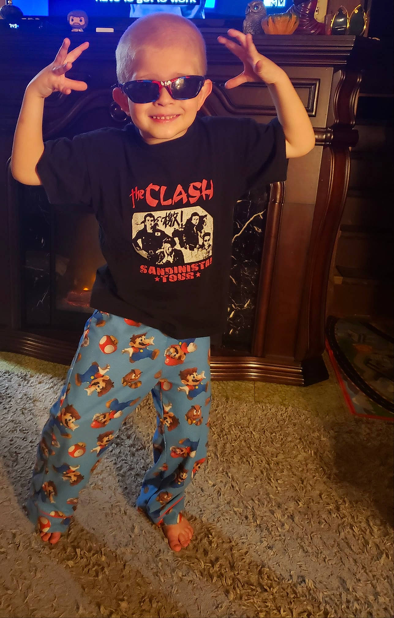 Blade is registered to the contest to win money with this photo: blue, cool, denim, eyewear, fun, girl, glasses, headwear, jeans, joy, outerwear, person, product, sunglasses, t_shirt, vision_care