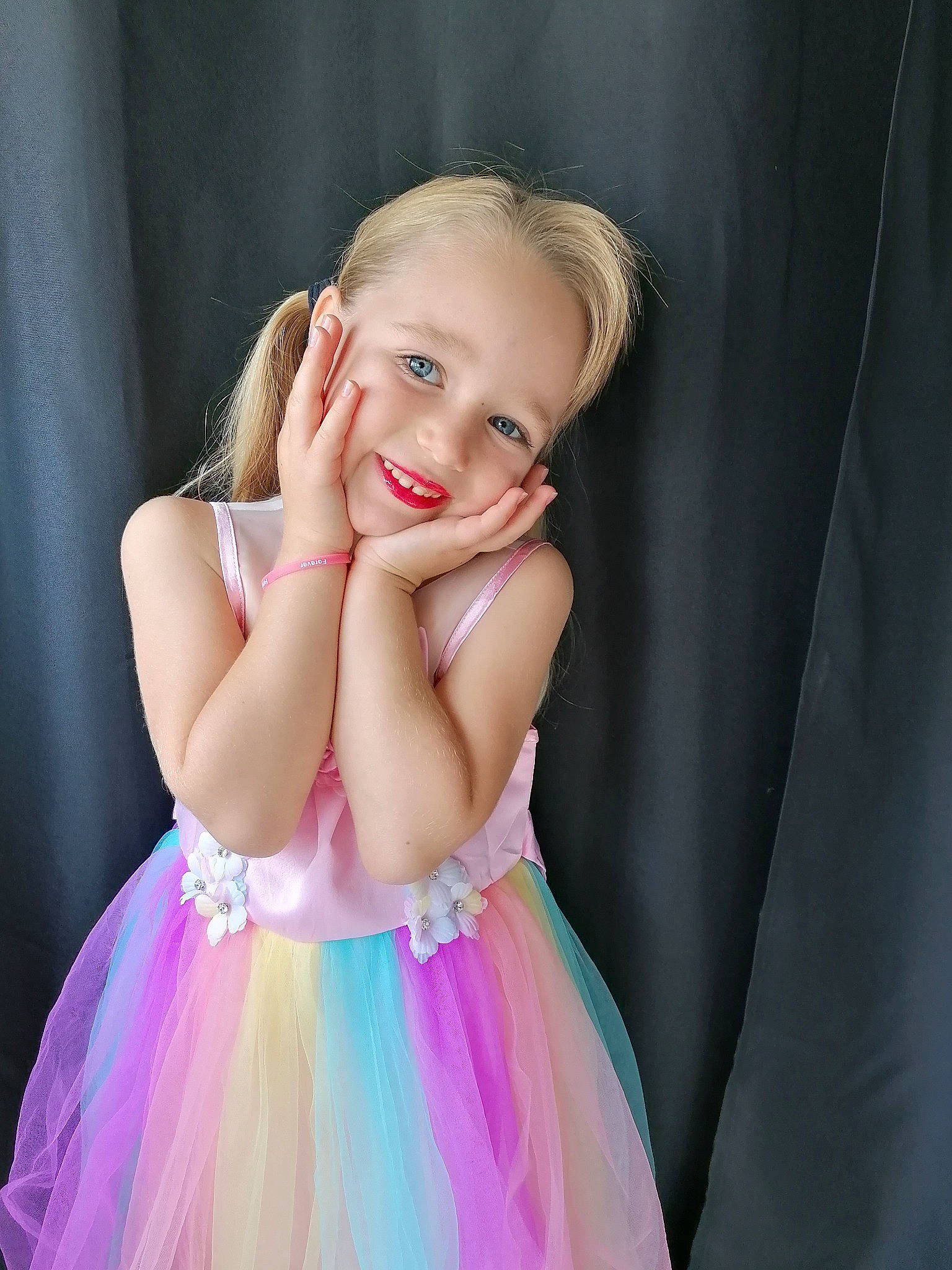 Jullia a rejoint le concours — aidez-le/la à gagner de superbes lots ! ballet_tutu, blond, child, child_model, clothing, costume, dress, iris, joy, person, photo_shoot, photography, pink, portrait, skin, smile, toddler