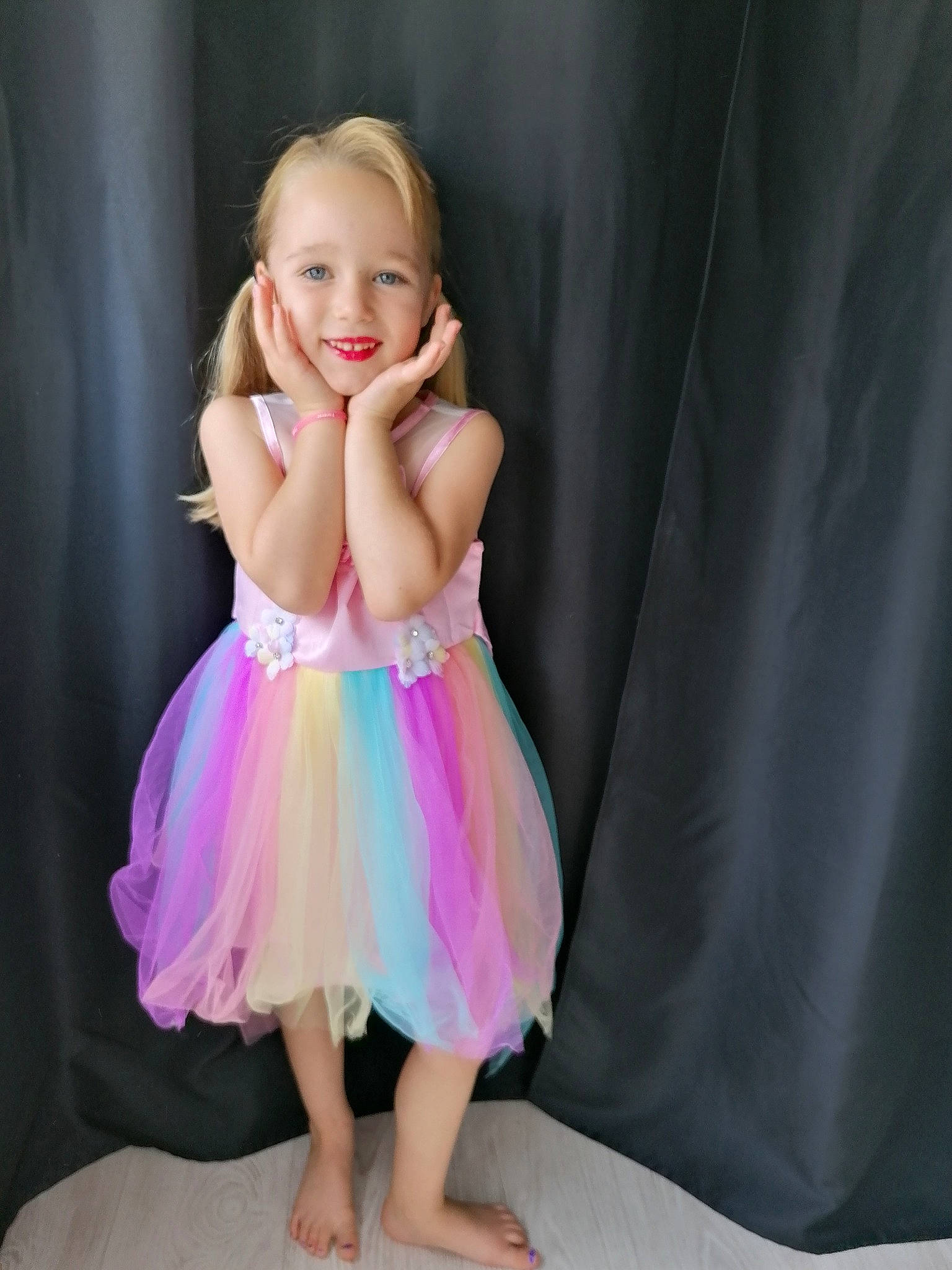 Jullia a rejoint le concours — aidez-le/la à gagner de superbes lots ! ballet_tutu, barefoot, child, child_model, clothing, costume, dance, dress, formal_wear, fun, joy, person, photography, pink, smile, toddler