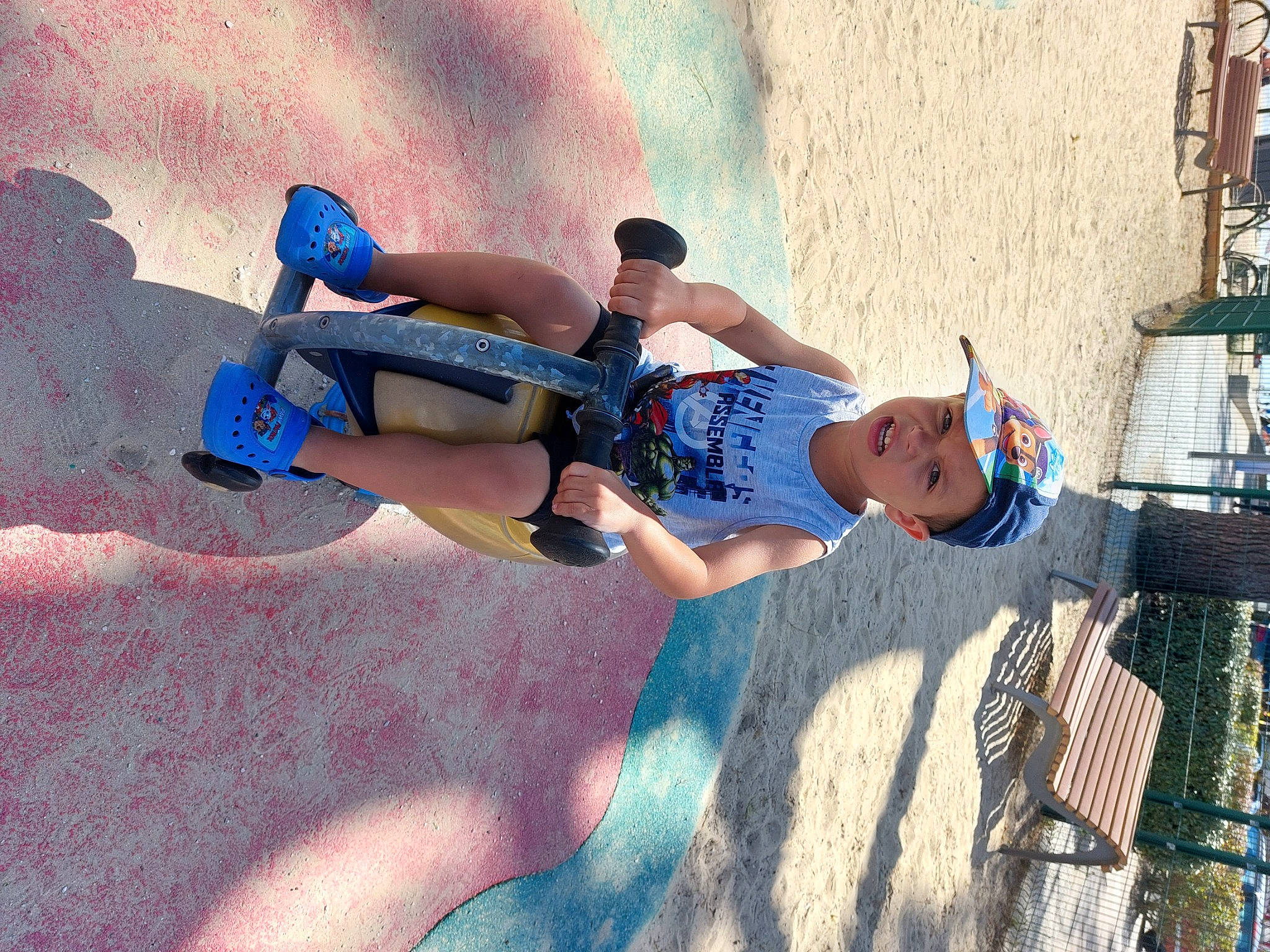 Matteo a rejoint le concours — aidez-le/la à gagner de superbes lots ! azure, concrete, electric_blue, extreme_sport, eyewear, fun, headwear, human_leg, knee, landscape, leisure, person, recreation, shadow, shorts, skateboard, skateboarder, skateboarding_equipment, skatepark, sports_equipment