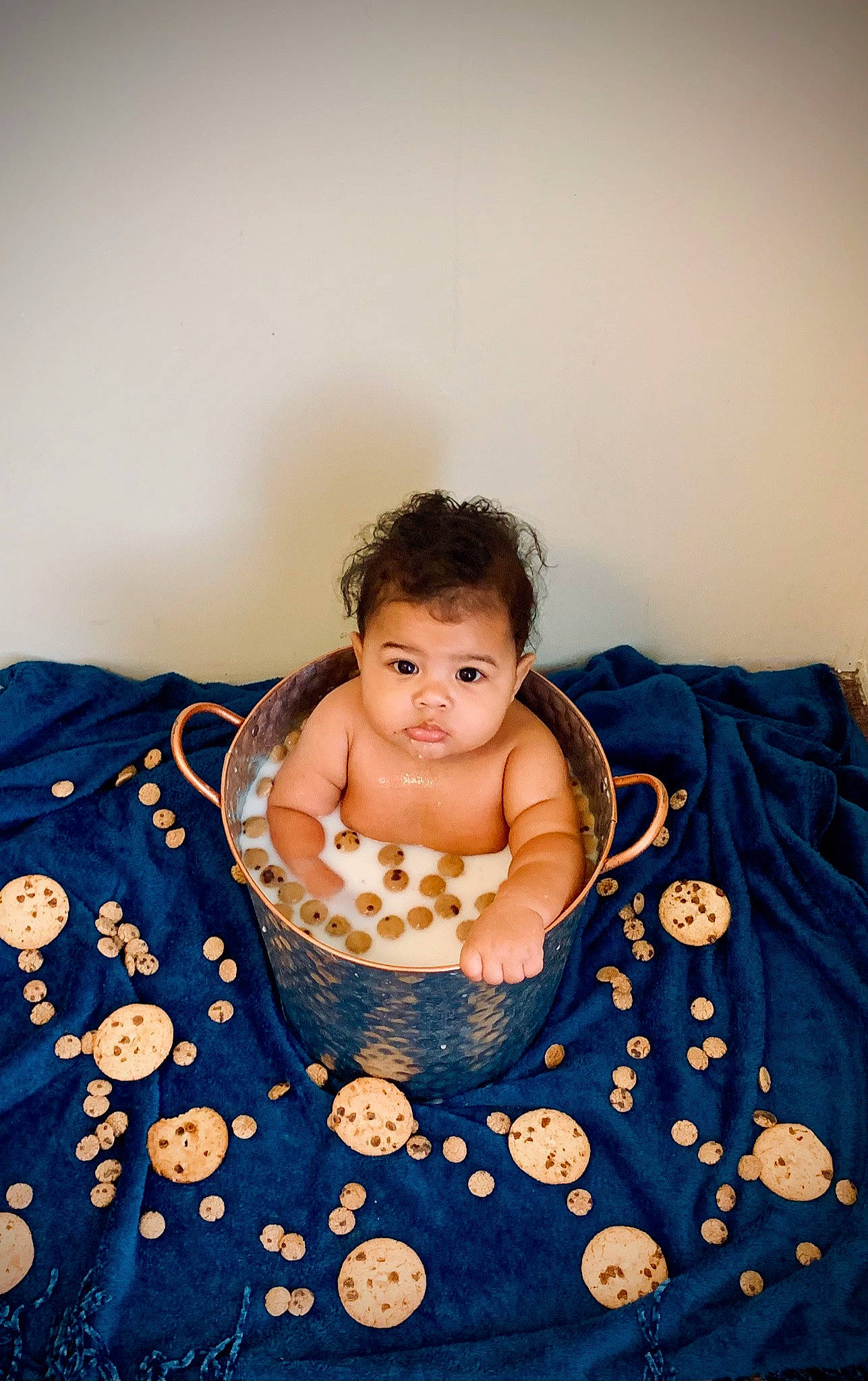 Masyn is registered to the contest to win money with this photo: abdomen, baby, baby_products, baby_sleeping, baby_toddler_clothing, beauty, child, circle, comfort, electric_blue, event, eye, flash_photography, happy, jewellery, linens, pattern, person, sitting, textile