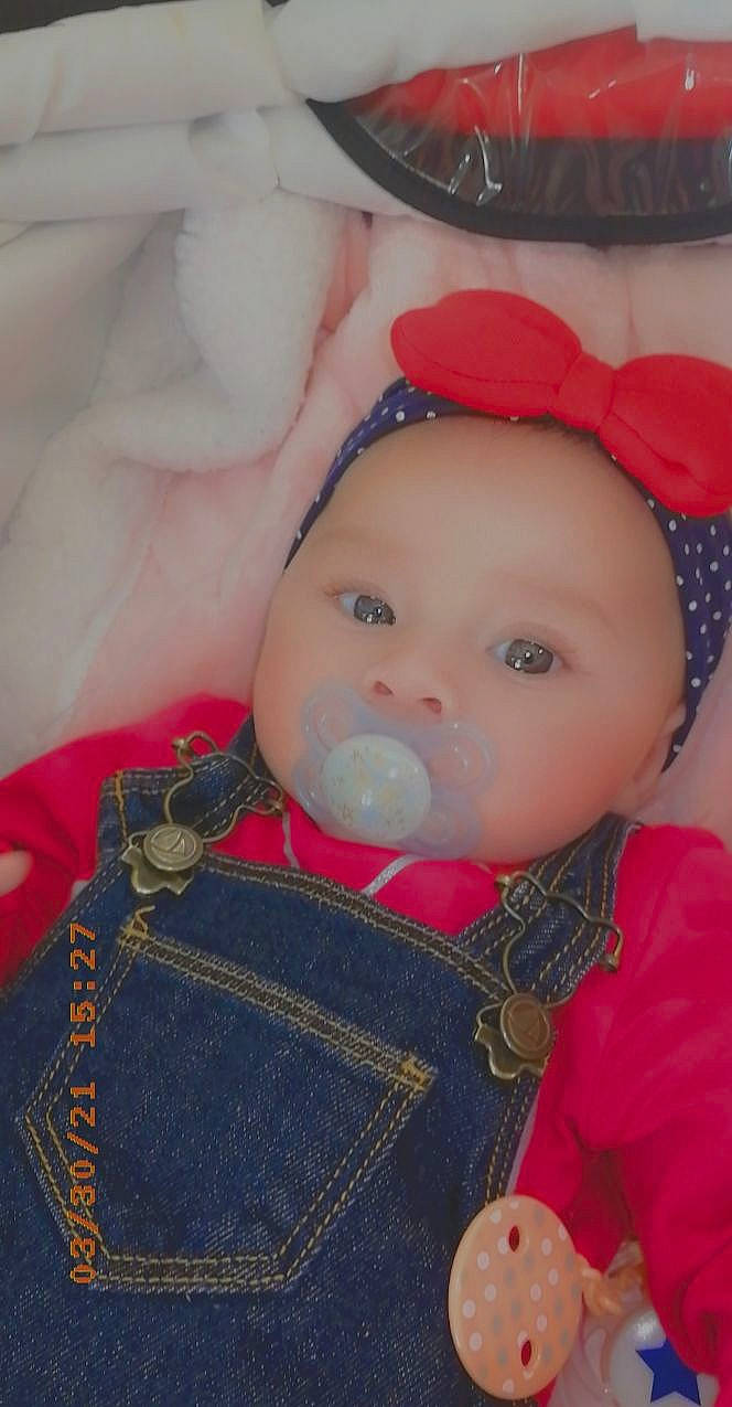 Yanelyse a rejoint le concours — aidez-le/la à gagner de superbes lots ! baby, baby_toddler_clothing, cap, cheek, chin, costume_hat, eye, hat, head, headgear, human_body, iris, lip, nose, outerwear, person, pink, skin, sleeve, textile