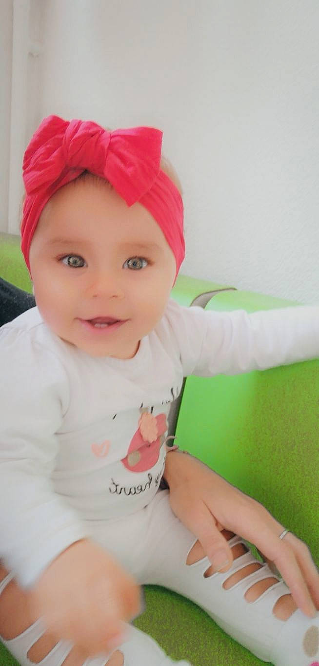 Yanelyse participe au concours pour gagner de l'argent avec cette photo : baby, baby_toddler_clothing, cap, cheek, chin, clothing, eye, eyebrow, facial_expression, fun, happy, headgear, headwear, human_body, lip, mouth, person, pink, skin, sleeve