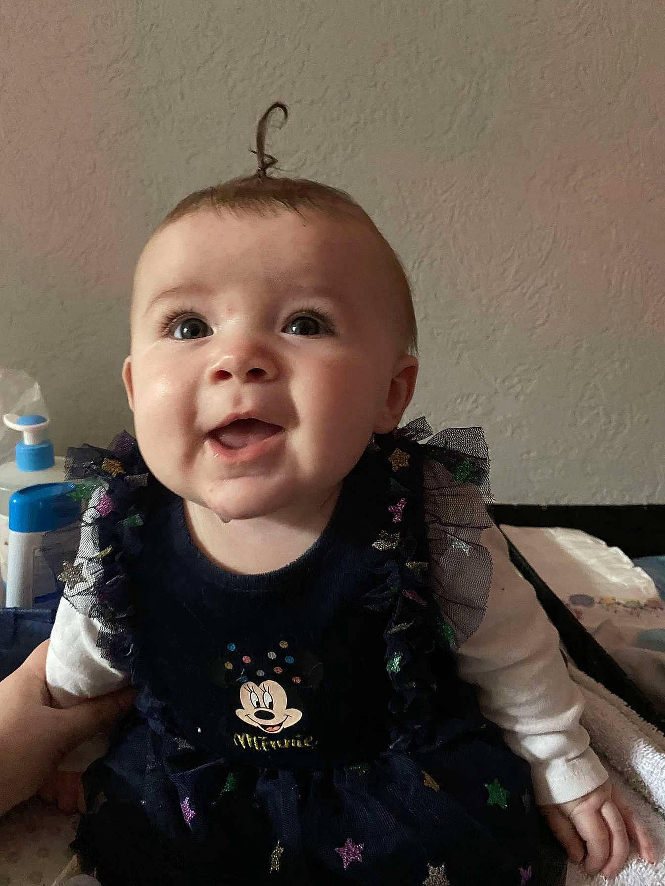 Lydia participe au concours pour gagner de l'argent avec cette photo : baby, baby_toddler_clothing, cheek, child, cool, eyebrow, eyelash, fun, happy, iris, lip, mouth, nose, pattern, person, skin, sleeve, smile, t_shirt, toddler