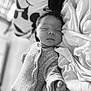 Maddy a rejoint le concours — aidez-le/la à gagner de superbes lots ! baby, sleeping, infant, blanket, monochrome, cozy, soft, peaceful, newborn, portrait, child, cute, clothing, bed, rest, calm, hand, face, sleep, indoors