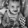 Abigaëlle participe au concours pour gagner de l'argent avec cette photo : baby, child, smiling, face, infant, toy, pacifier, clothing, seat, straps, plush_toy, black_and_white, portrait, happy, cute, closeup, indoor, person, baby_girl, baby_boy