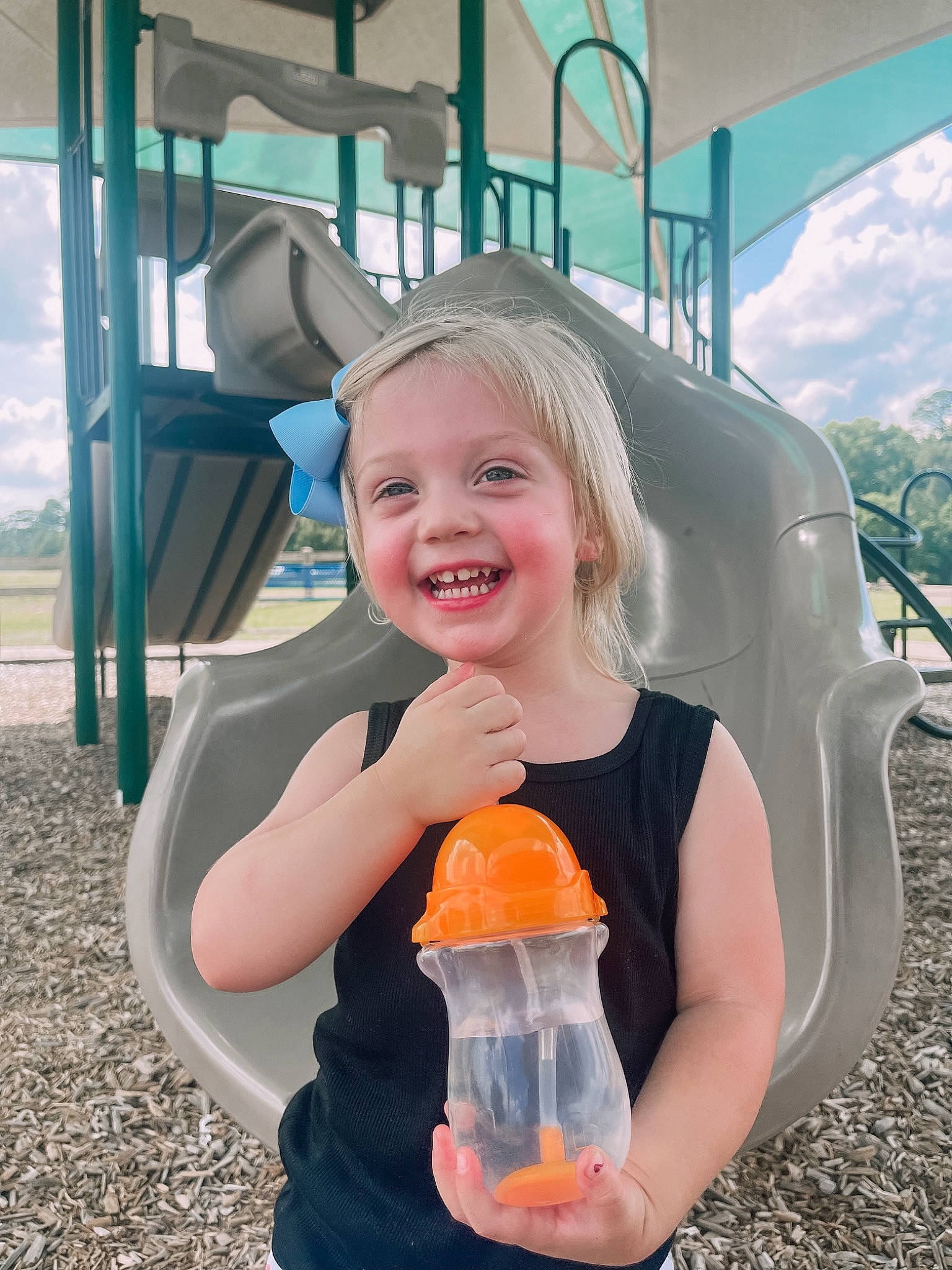 Everlee is registered to the contest to win money with this photo: baby, baby_bottle, child, city, drink, drinking, drinkware, finger, fun, happy, joy, leisure, person, plastic_bottle, play, recreation, sitting, sky, smile, summer